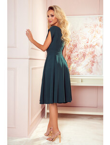 numoco SCARLETT - Rozšířené dámské šaty v lahvově zelené barvě s přloženým obálkovým výstřihem 348-2