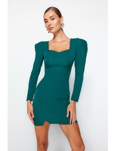Trendyol Emerald Green Vypasovaný rukáv Detailní štěrbinové tkané šaty