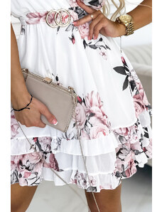 numoco basic PATRIZIA - Bílé dámské šaty s přeloženým obálkovým výstřihem, opaskem, krátkými rukávy a se vzorem růží 468-1