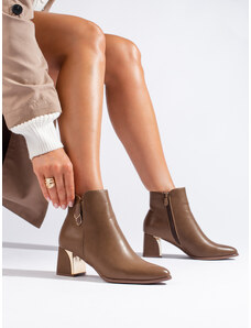Brown women's ankle boots on the Shelvt post