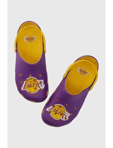 Pantofle Crocs NBA Los Angeles Lakers Classic Clog fialová barva, 208862