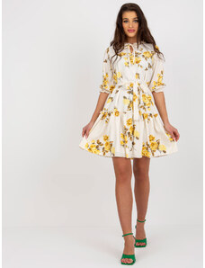Fashionhunters Béžové a žluté dámské květinové šaty s páskem