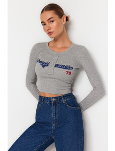 Trendyol Gray Slogan Printed Fitted/Situated Stretch Rib Crop Knitted Blouse