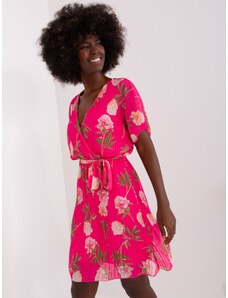 Fashionhunters Tmavě růžové plisované květinové šaty