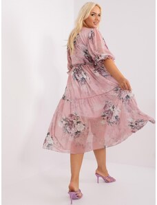 Fashionhunters Růžové šaty velikosti plus s volánky