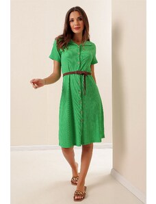 By Saygı Zelené šaty s krátkým rukávem a předním knoflíkovým páskem