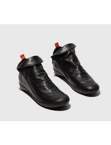 Vyměkčené kotníkové boty Softinos P900085614 černá