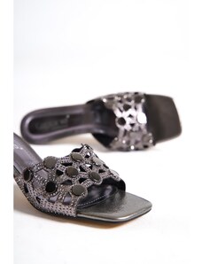 Capone Outfitters Capone Flat Toe Women's Slippers with Hourglass Heels with Metal Accessories.
