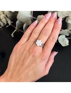 Pfleger Stříbrný prsten květina s bílými kamínky