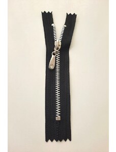 Haillo Fashion Krátký zip kapsový - jemný, černý 10 cm, zuby 4 mm, bílý kov