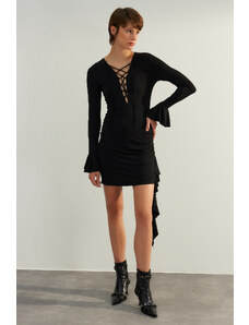 Trendyol černé vypasované večerní šaty s volánkovou pletenou trubkou elegantní večerní šaty