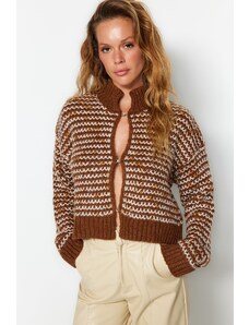 Trendyol hnědý měkký texturovaný gradientní pletený svetr