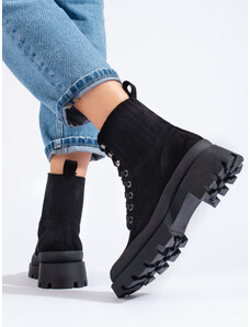 Moderní černé dámské kotníčkové boty na plochém podpatku