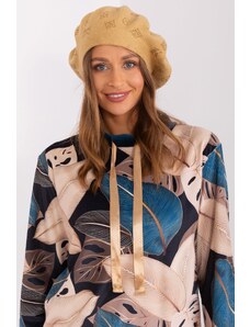 MladaModa Dámská čepice baret s aplikací model 31826 barva camel