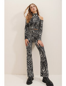 Trend Alaçatı Stili Dámské černobílé vzorované patchworkové přední španělské kalhoty