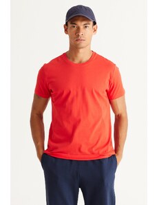 AC&Co / Altınyıldız Classics Pánské červené tričko s krátkým rukávem ze 100% bavlny Slim Fit s výstřihem a krátkým rukávem.