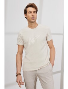 AC&Co / Altınyıldız Classics Pánské béžové slim fit slim fit tričko s výstřihem 100% bavlna s potiskem.