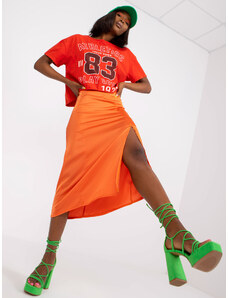 Fashionhunters Oranžová sukně z umělého saténu s rozparkem RUE PARIS