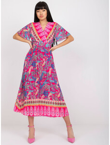 Fashionhunters Jednovelikostní růžové plisované šaty s orientálním motivem