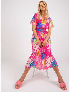 Fashionhunters Růžové plisované midi šaty s tropickým potiskem