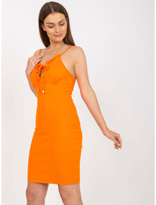 Fashionhunters Oranžové vypasované basic šaty s pruhy RUE PARIS