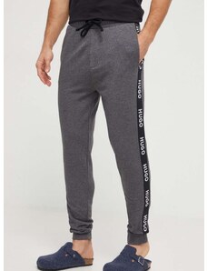 Bavlněné kalhoty HUGO šedá barva, s aplikací