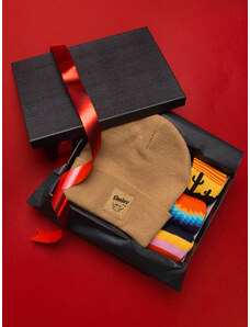 Ombre Clothing Dárková sada pro něj - písková zimní čepice + 3 balení barevných vzorovaných ponožek Z65