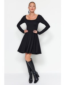 Trendyol černá sukně se čtvercovým výstřihem s volánkovým pasem vypasovaná mini pletené mini šaty