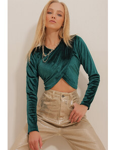 Trend Alaçatı Stili Women's Green Crew Neck Wrapped Velvet Crop Blouse