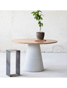 MADU Jídelní stůl masiv dub kruh D120cm, podnoží bílý beton
