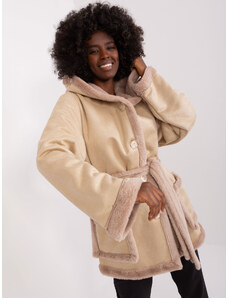 Fashionhunters Béžový krátký zimní kabát s kapucí