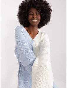Fashionhunters Ecru-modrý dámský oversize svetr s výstřihem