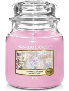 Yankee Candle vonná svíčka Classic ve skle střední Snowflake Kisses