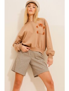 Trend Alaçatı Stili Women's Camel Crew Neck Teddy Bear Embroidered Pocket Sweatshirt