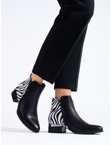 Stylové černé kotníčkové boty dámské na plochém podpatku