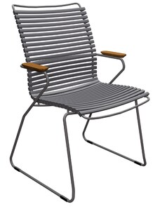 Tmavě šedá plastová zahradní židle HOUE Click II. s područkami