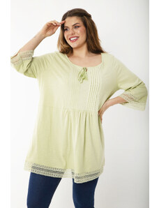 Şans Women's Plus Size Green Rib-Stitched Tunic with Lace Detailed Sleeves and Hem