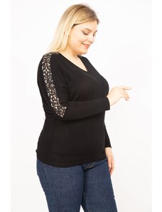 Şans Women's Black Plus Size V-Neck Blouse With Sleeves Leopard Garnish