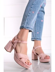 XTI Světle růžové semišové sandály na hrubém podpatku 142359