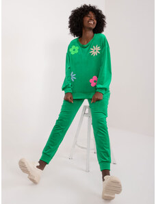 Fashionhunters Zelený dvoudílný dámský set ze sametu