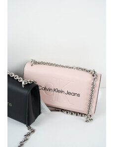 Calvin Klein Sculpted crossbody kabelka - světle růžová