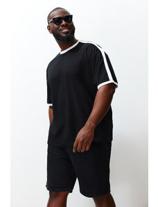 Trendyol Plus Size Black Oversize/Wide Cut 100% Cotton T-shirt with Contrast Detail