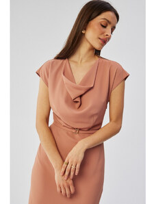 S362 Asymetrické pouzdrové šaty s výstřihem - růžové