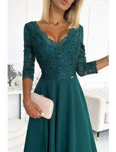 numoco AMBER - Elegantní dlouhé dámské krajkové šaty v lahvově zelené barvě s výstřihem 309-5