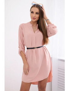 K-Fashion Šaty s delšími zády a pásem pudrově růžová