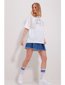 Trend Alaçatı Stili Women's White Crew Neck Two Thread Embroidered Oversize Unisex T-Shirt