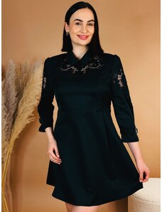 Webmoda Dámské elegantní šaty áčkového střihu s krajkou - černé