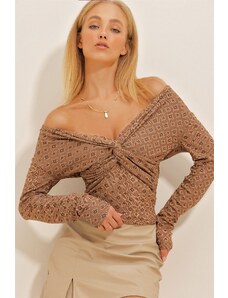 Trend Alaçatı Stili Women's Brown V-Neck Knotted Patterned Knitted Blouse