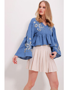 Trend Alaçatı Stili Women's Blue V-Neck Robe And Sleeves Embroidered Aerobin Linen Blouse