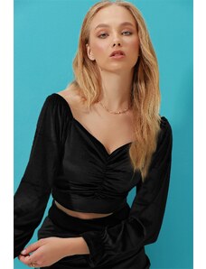 Trend Alaçatı Stili Women's Black Kiss Collar Front Gathered Velvet Crop Blouse